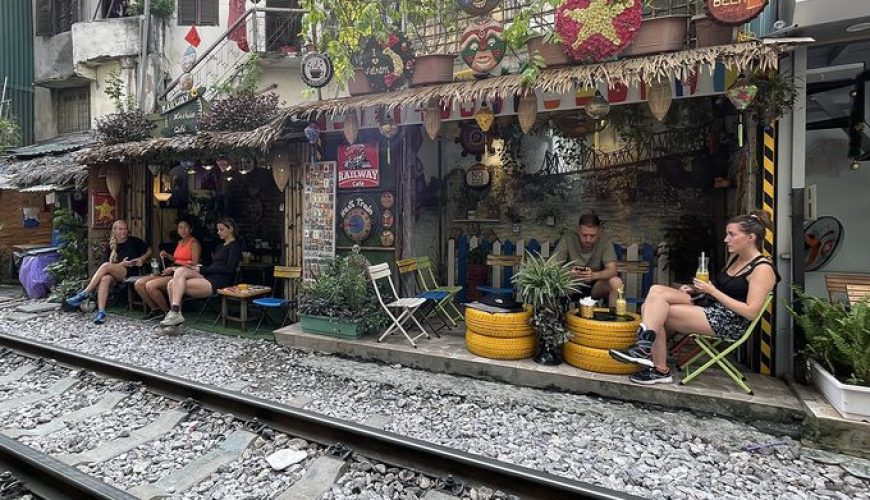 Foreign tourists disappointed as Hanoi closes famed Train Street