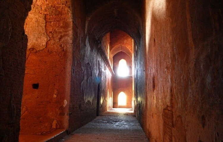 The Cool Corridor inside Dhammayangyi Temple